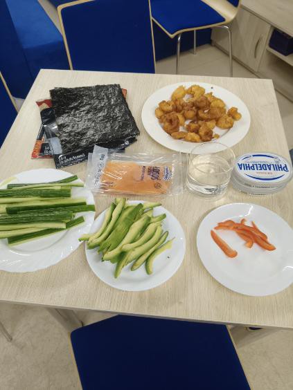 Dzień Edukacji Narodowej w Internacie - sushi